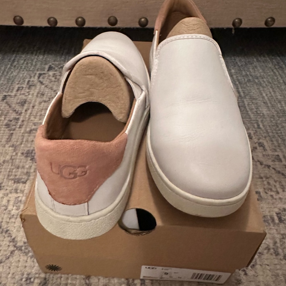 UGG Women's Slip-On Cas White Leather Sneakers size 9 great condition - Picture 7 of 11